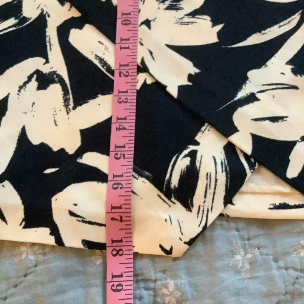 Banana Republic Black White Lined Tulip Skirt Size 2 Front Slit Like New